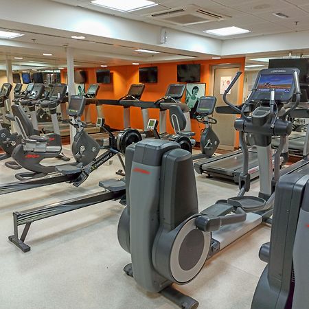 Crowne Plaza Dubai Deira By Ihg Hotell Eksteriør bilde A typical gym