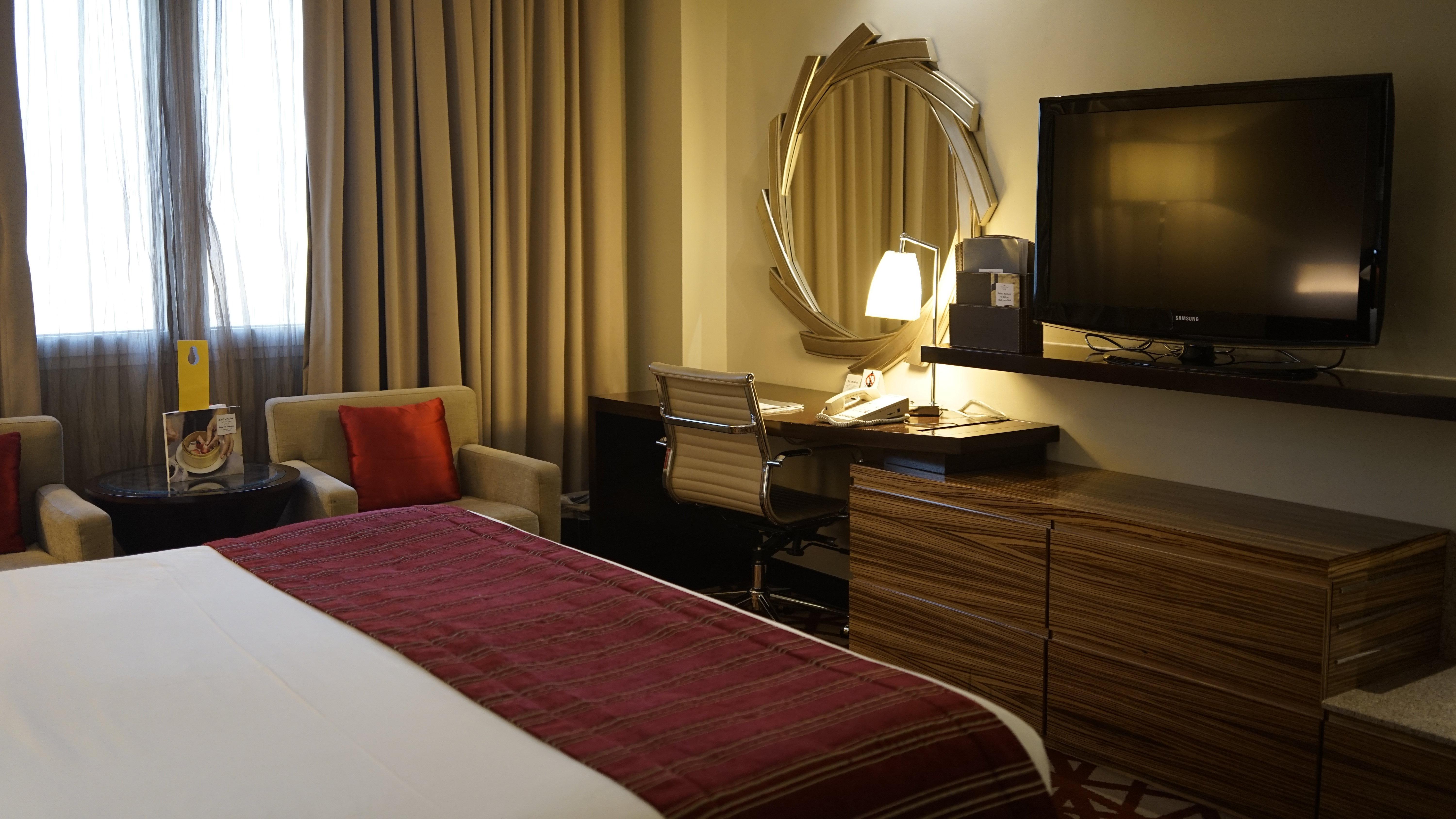 Crowne Plaza Dubai Deira By Ihg Hotell Eksteriør bilde A room at the hotel