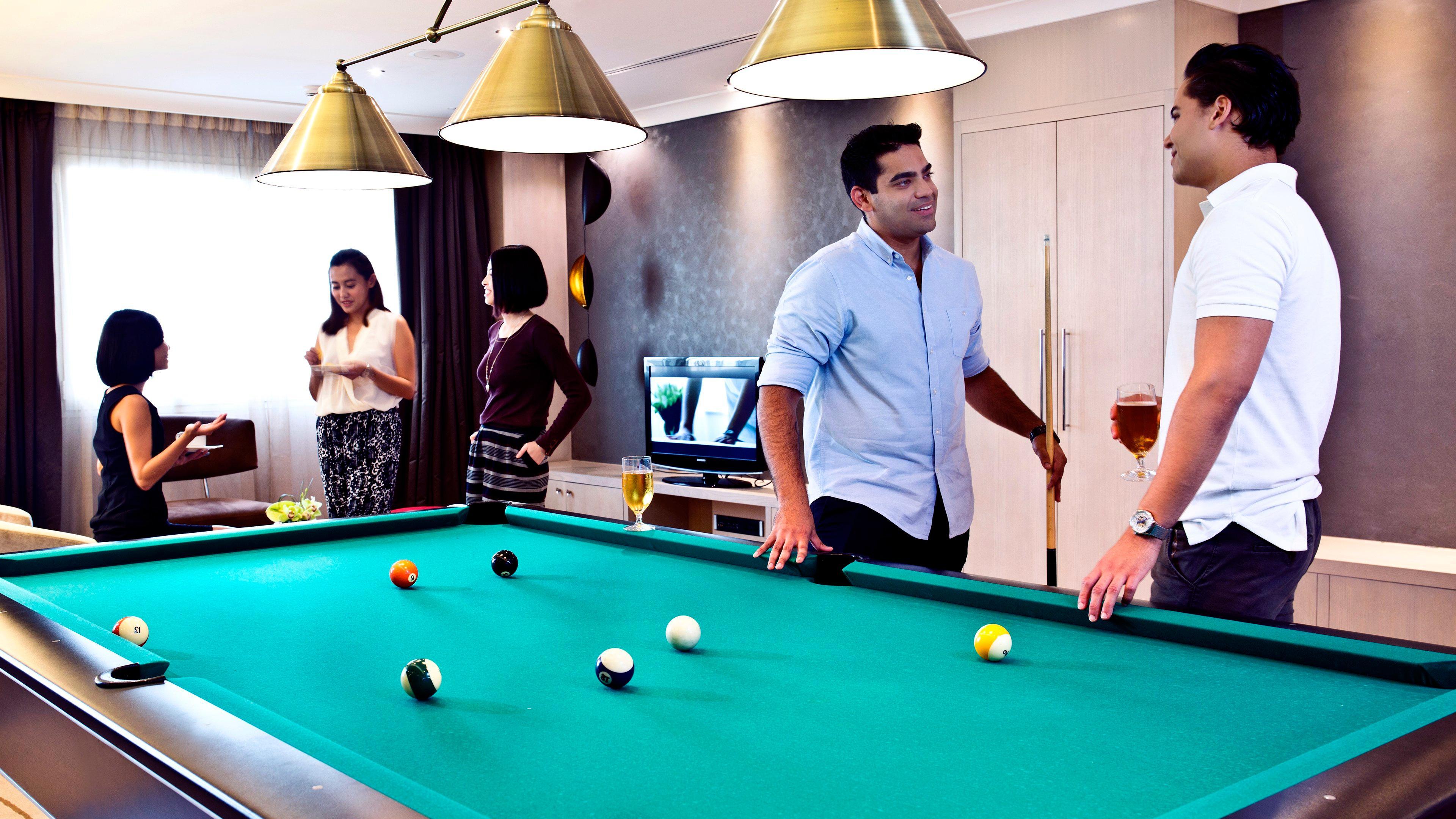 Crowne Plaza Dubai Deira By Ihg Hotell Eksteriør bilde A pool table