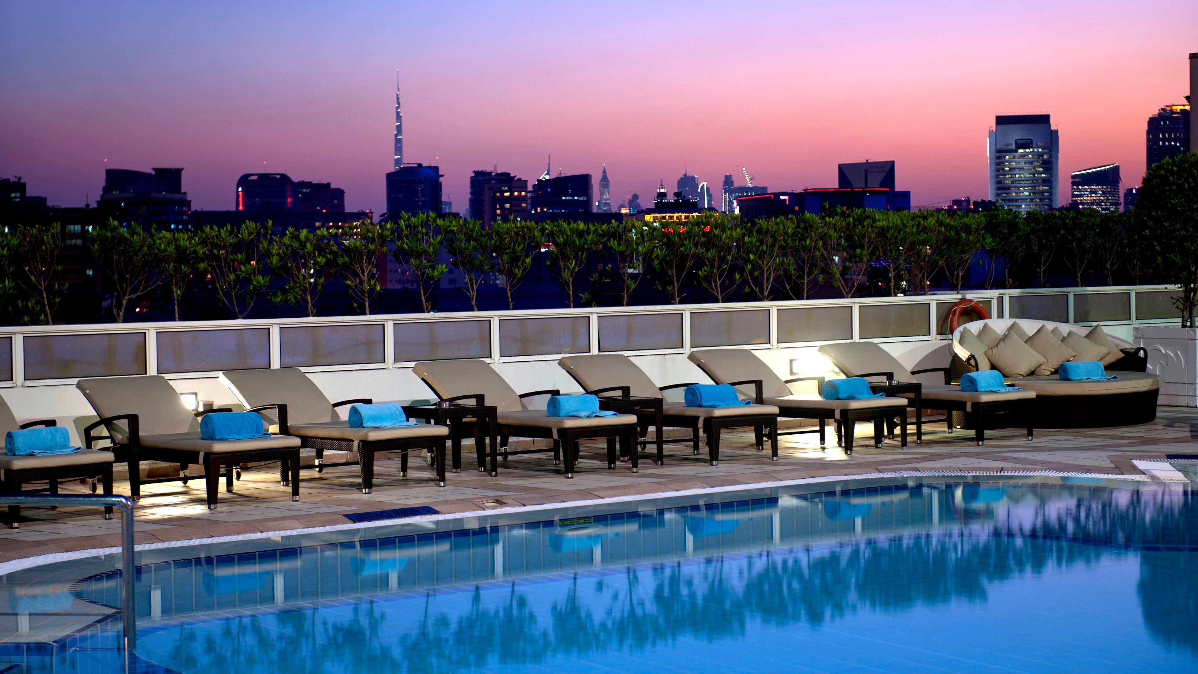 Crowne Plaza Dubai Deira By Ihg Hotell Fasiliteter bilde Rooftop pool at the W Hollywood