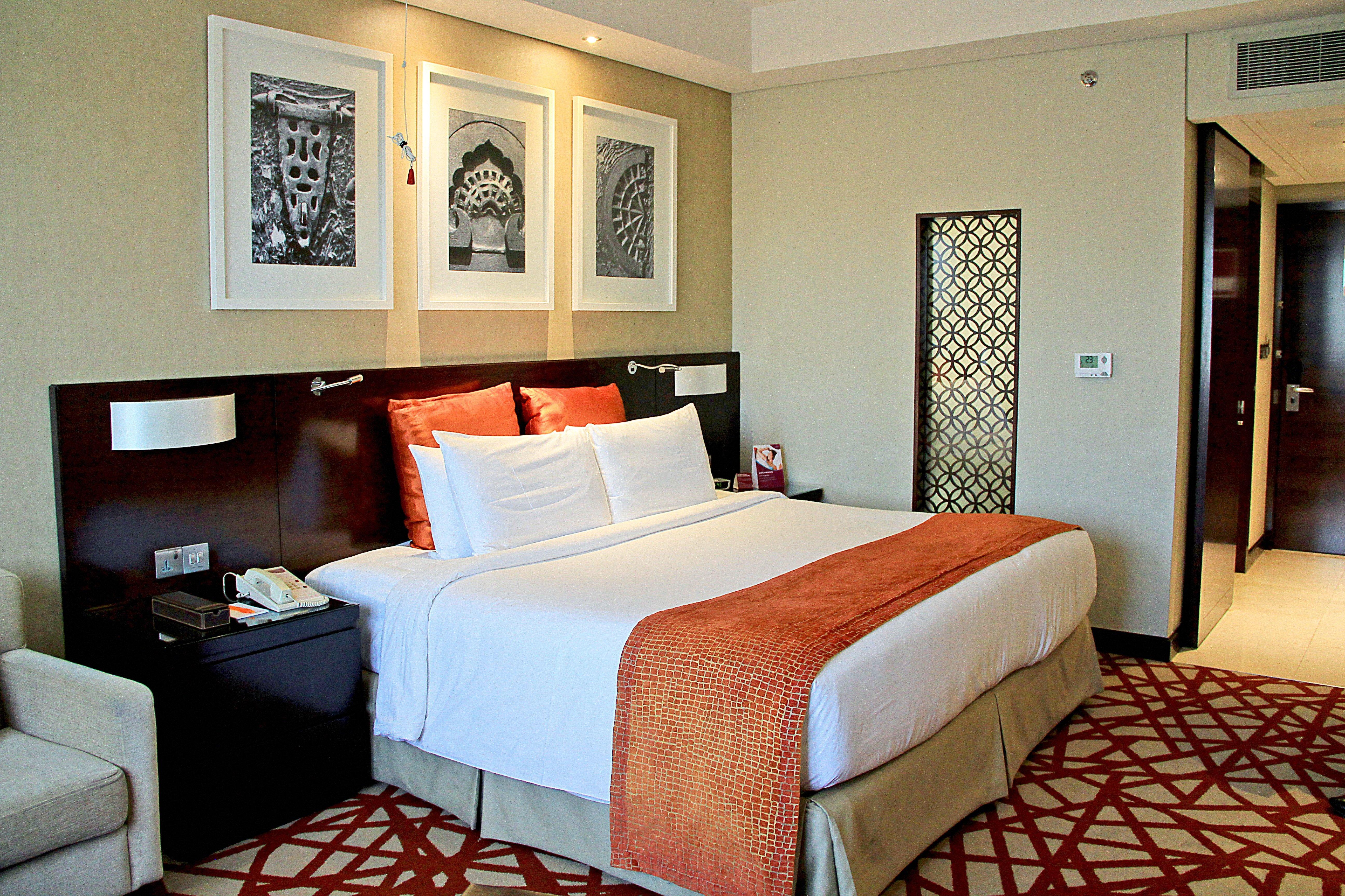 Crowne Plaza Dubai Deira By Ihg Hotell Eksteriør bilde A bedroom at the Jumeirah Emirates Towers Hotel