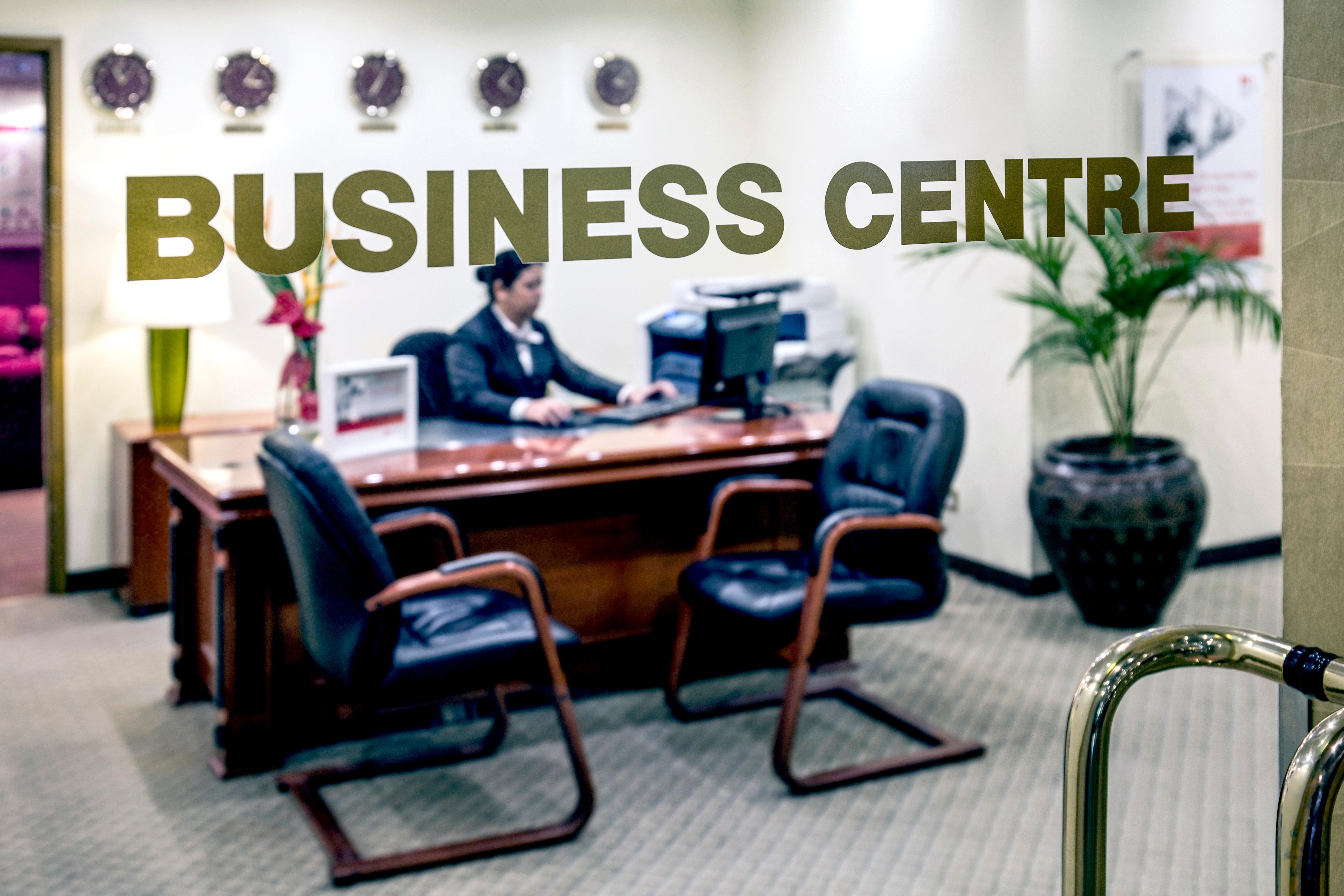 Crowne Plaza Dubai Deira By Ihg Hotell Eksteriør bilde A business centre
