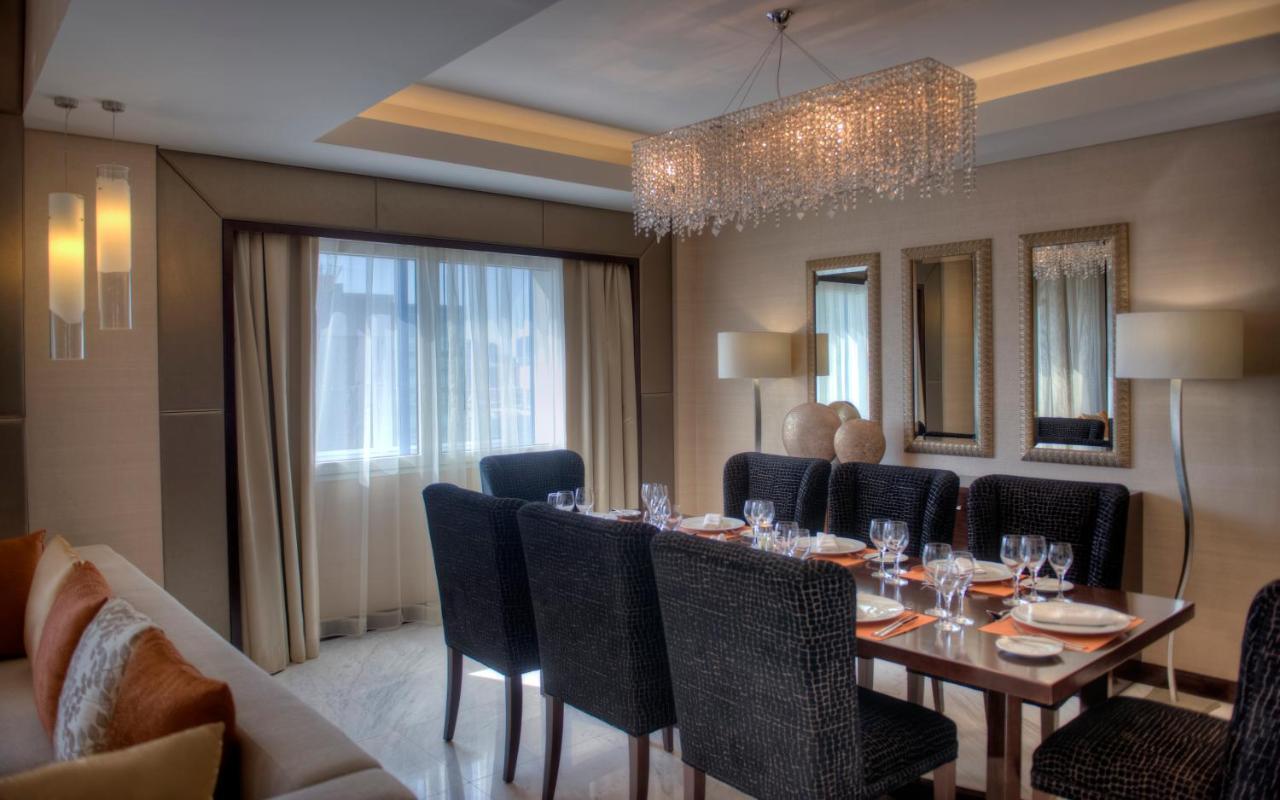 Crowne Plaza Dubai Deira By Ihg Hotell Eksteriør bilde A dining room