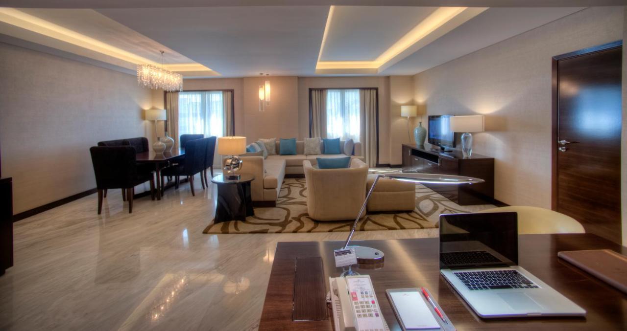 Crowne Plaza Dubai Deira By Ihg Hotell Eksteriør bilde A suite at the hotel