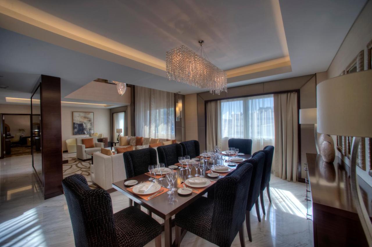 Crowne Plaza Dubai Deira By Ihg Hotell Eksteriør bilde A dining room in a suite at the Ritz-Carlton, DIFC