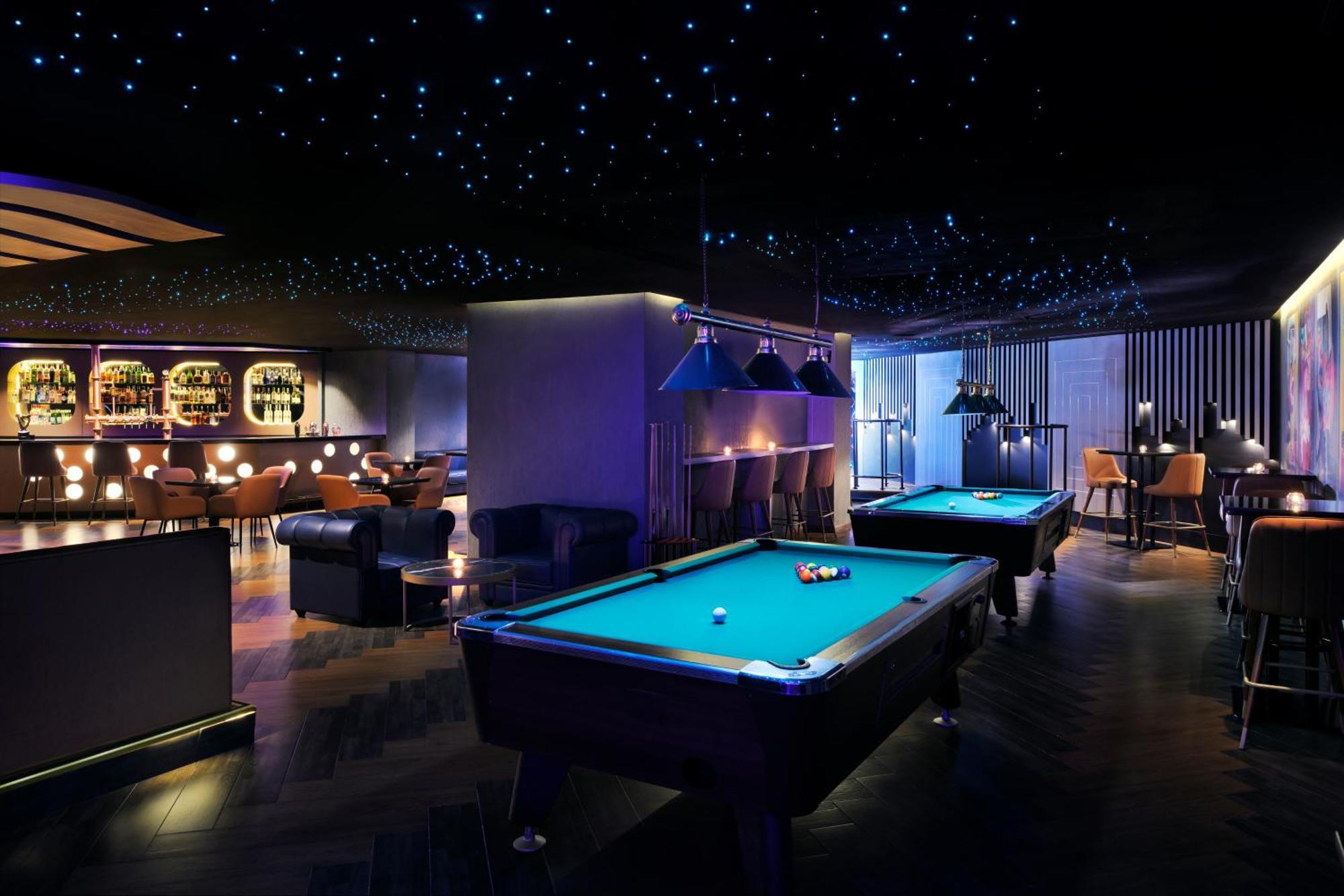 Crowne Plaza Dubai Deira By Ihg Hotell Eksteriør bilde The Billiard Room